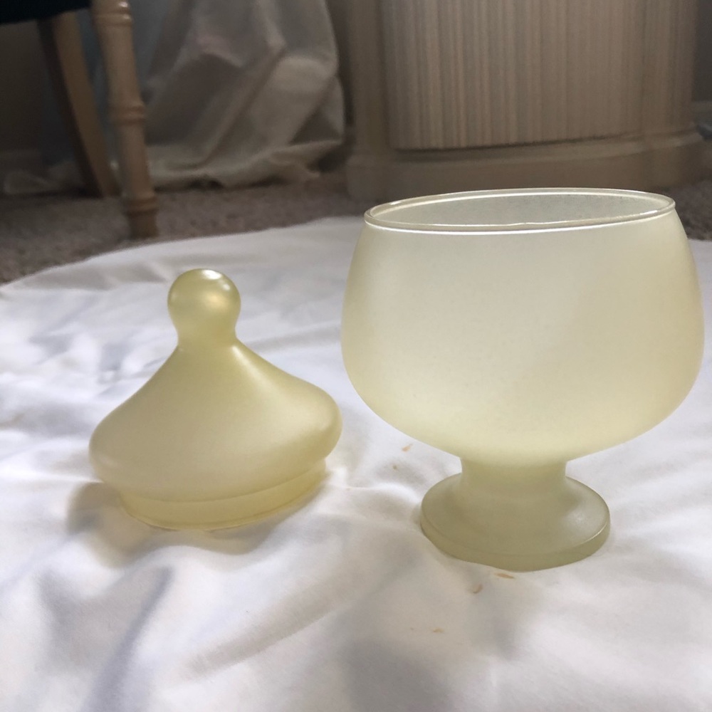 VINTAGE NWOT YELLOW GLASS BOTTLE - Picture 2 of 8